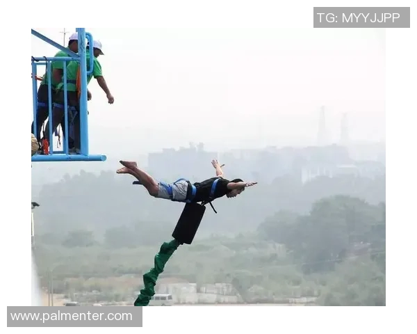 十米跳台挑战极限勇者的心跳与飞翔的梦想